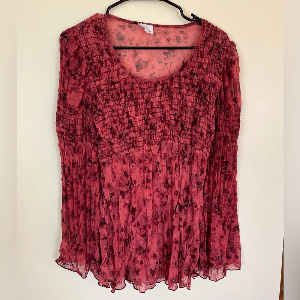 Mimi maternity blouse Pinkish Red smocked chest loose fit sparkly Holiday size M